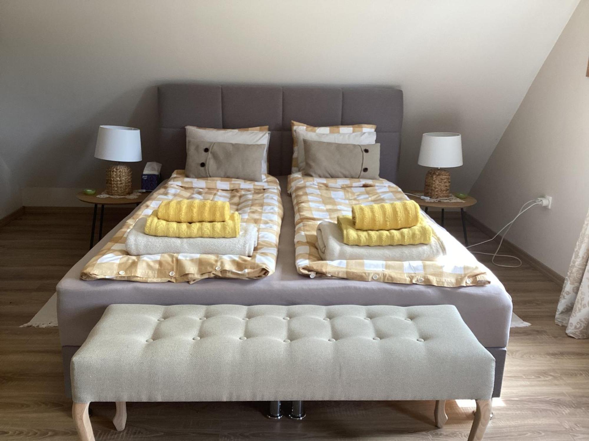 Apartments For Rent Near Budapest เอทเยค ภายนอก รูปภาพ